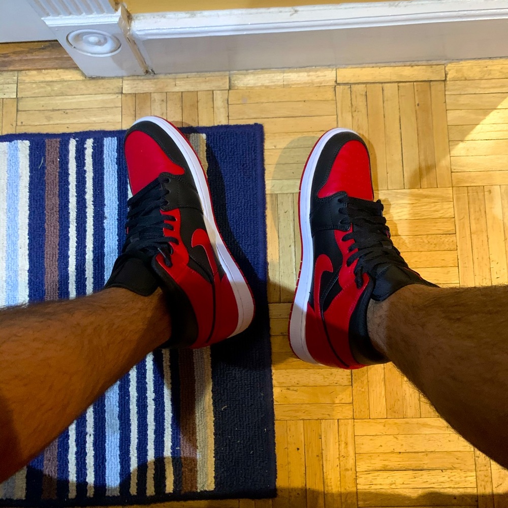 Jordan one mid banned